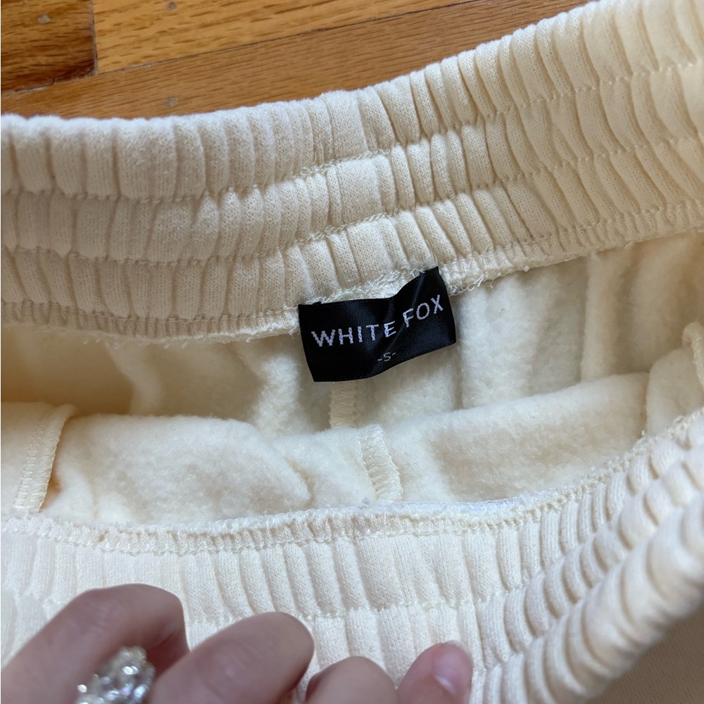 white fox shorts - Picture 4 of 4